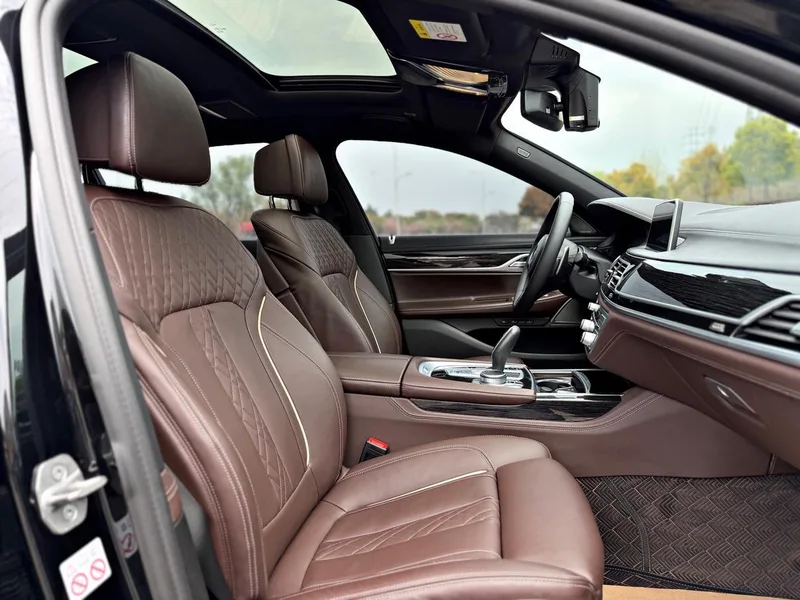 BMW 7 Series 2021 730Li M Sports suit interior photo 16 BMW 7 Series 2021 730Li M Sports suit interior photo 16