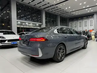 BMW i5 2024 eDrive35L Premium Class M Sports suit exterior photo 4 BMW i5 2024 eDrive35L Premium Class M Sports suit exterior photo 4