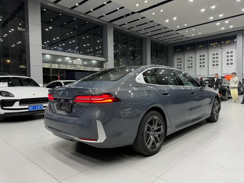 BMW i5 2024 eDrive35L Premium Class M Sports suit exterior photo 4 BMW i5 2024 eDrive35L Premium Class M Sports suit exterior photo 4