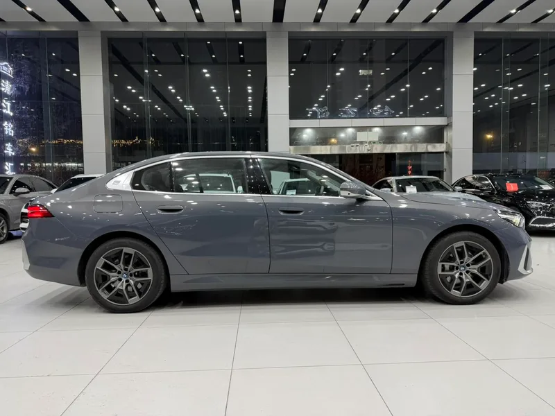 BMW i5 2024 eDrive35L Premium Class M Sports suit exterior photo 7 BMW i5 2024 eDrive35L Premium Class M Sports suit exterior photo 7