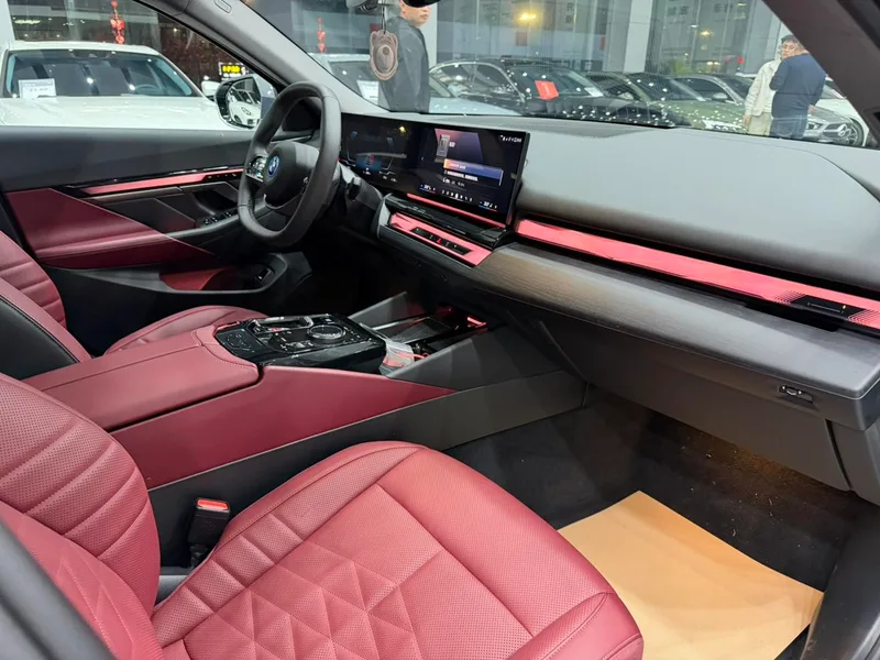 BMW i5 2024 eDrive35L Premium Class M Sports suit interior photo 10 BMW i5 2024 eDrive35L Premium Class M Sports suit interior photo 10