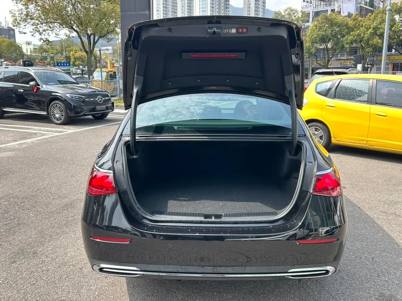 Mercedes-Benz E-Class 2024 E 350 e L Passenger car exterior photo 8 Mercedes-Benz E-Class 2024 E 350 e L Passenger car exterior photo 8