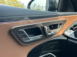 Mercedes-Benz E-Class 2024 E 350 e L Passenger car interior photo 12 Mercedes-Benz E-Class 2024 E 350 e L Passenger car interior photo 12