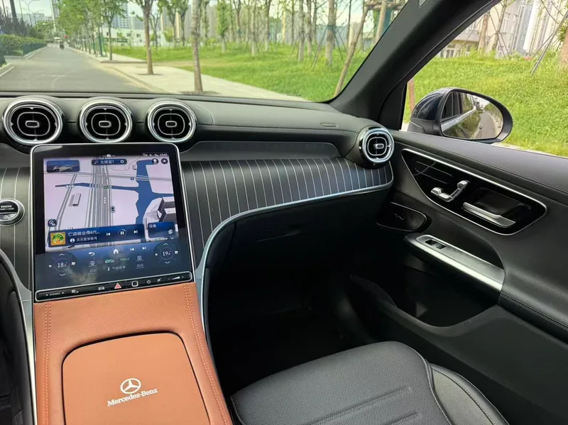 Mercedes-Benz GLC 2024 GLC 300 L 4MATIC Dynamic 5 seat interior photo 12 Mercedes-Benz GLC 2024 GLC 300 L 4MATIC Dynamic 5 seat interior photo 12