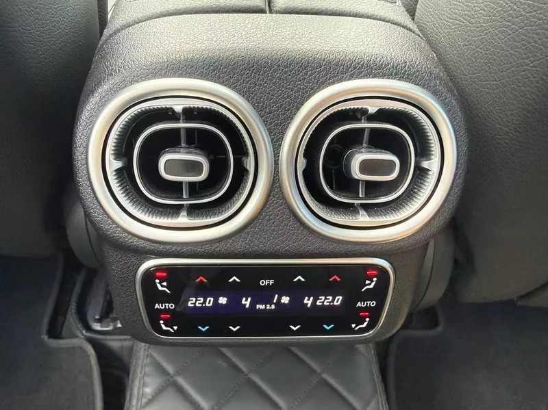 Mercedes-Benz GLC 2024 GLC 300 L 4MATIC Dynamic 5 seat interior photo 14 Mercedes-Benz GLC 2024 GLC 300 L 4MATIC Dynamic 5 seat interior photo 14