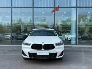 BMW X2 2023 sDrive25i M Edición nocturna deportiva exterior foto 2 BMW X2 2023 sDrive25i M Edición nocturna deportiva exterior foto 2
