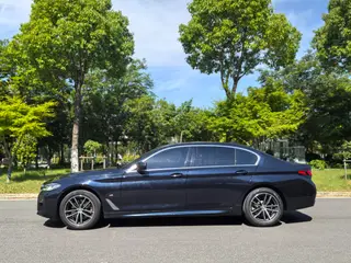 BMW 5 Series 2022 Restyling 525Li M Sports suit exterior photo 2 BMW 5 Series 2022 Restyling 525Li M Sports suit exterior photo 2