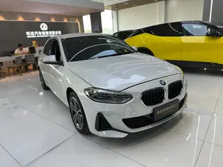 BMW 1 Series 2021 Mise à jour 120i M Version sportive extérieur photo 3 BMW 1 Series 2021 Mise à jour 120i M Version sportive extérieur photo 3