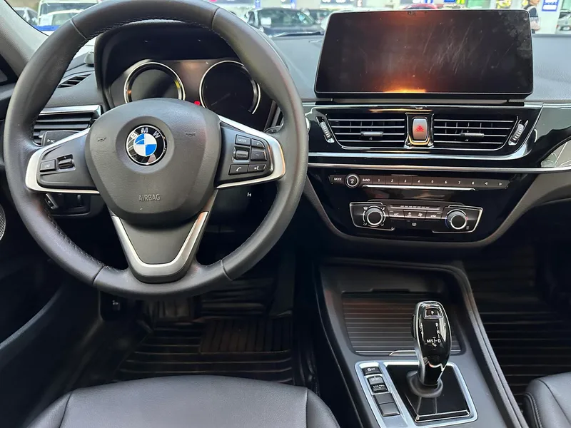 BMW 1 Series 2021 Mise à jour 120i M Version sportive extérieur photo 8 BMW 1 Series 2021 Mise à jour 120i M Version sportive extérieur photo 8