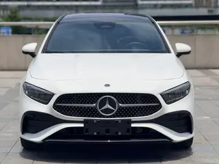 Mercedes-Benz A-Class 2025 A 200 L Edición de moda exterior foto 2 Mercedes-Benz A-Class 2025 A 200 L Edición de moda exterior foto 2
