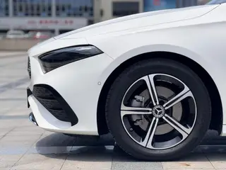 Mercedes-Benz A-Class 2025 A 200 L Edición de moda exterior foto 3 Mercedes-Benz A-Class 2025 A 200 L Edición de moda exterior foto 3