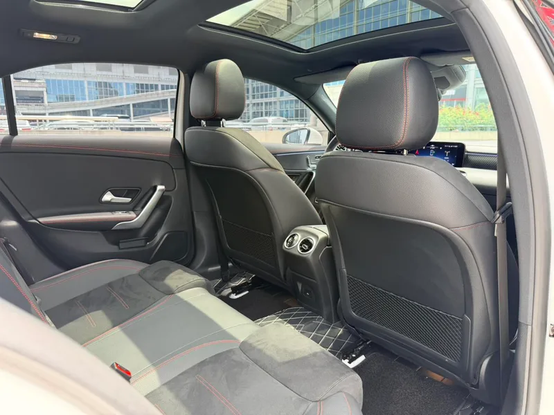 Mercedes-Benz A-Class 2025 A 200 L Edición de moda interior foto 11 Mercedes-Benz A-Class 2025 A 200 L Edición de moda interior foto 11