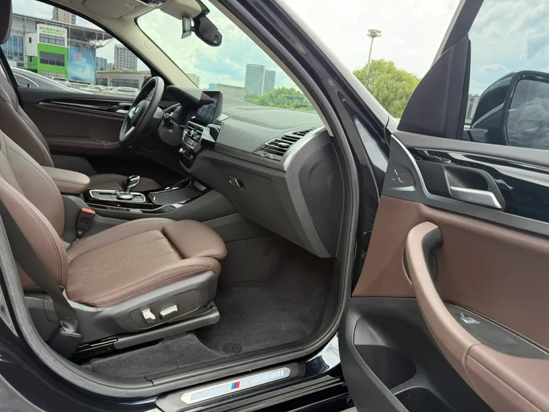 BMW X3 2022 xDrive25i M Sports suit interior photo 15 BMW X3 2022 xDrive25i M Sports suit interior photo 15