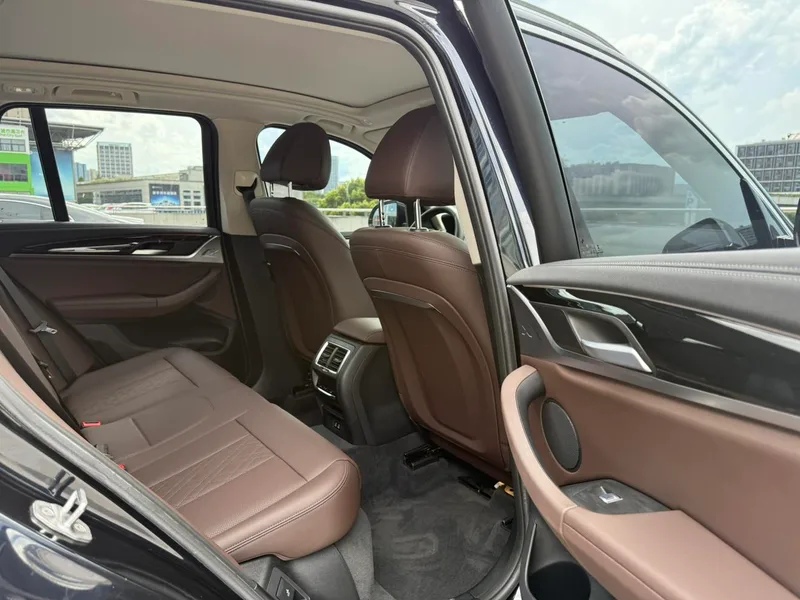 BMW X3 2022 xDrive25i M Sports suit interior photo 16 BMW X3 2022 xDrive25i M Sports suit interior photo 16