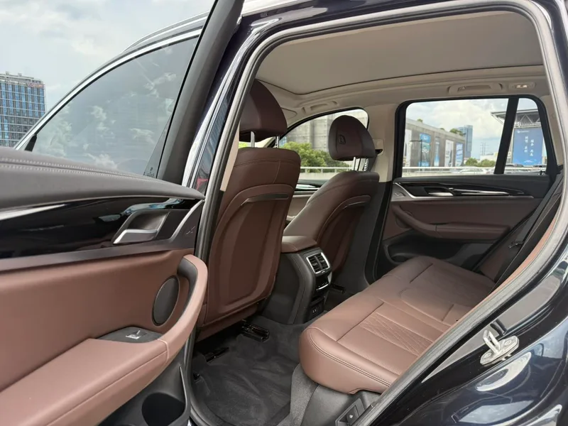 BMW X3 2022 xDrive25i M Sports suit interior photo 19 BMW X3 2022 xDrive25i M Sports suit interior photo 19