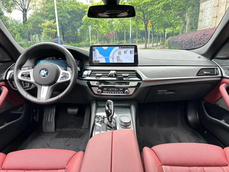 BMW 5 Series 2021 Reforma 530Li Tipo de lujo M Conjunto deportivo exterior foto 6 BMW 5 Series 2021 Reforma 530Li Tipo de lujo M Conjunto deportivo exterior foto 6