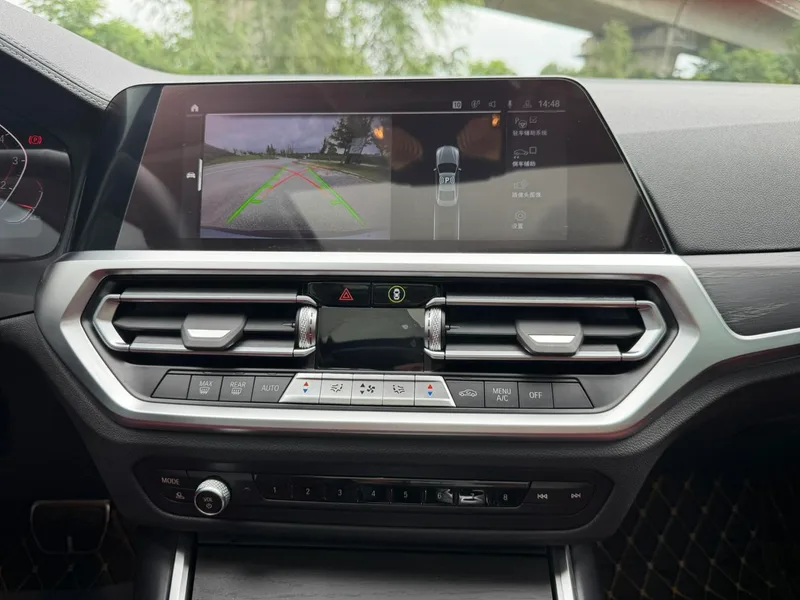 BMW 4 Series 2022 425i M Sports suit interior photo 15 BMW 4 Series 2022 425i M Sports suit interior photo 15