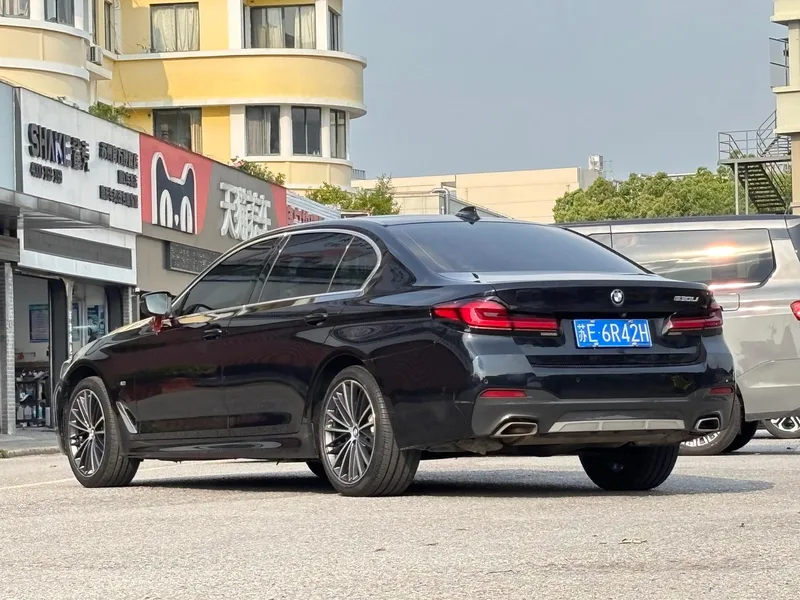 BMW 5 Series 2022 Restyling 530Li Leading Type M Sports suit exterior photo 4 BMW 5 Series 2022 Restyling 530Li Leading Type M Sports suit exterior photo 4