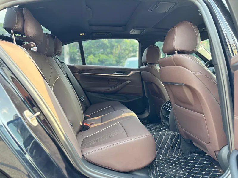 BMW 5 Series 2022 Restyling 530Li Leading Type M Sports suit interior photo 16 BMW 5 Series 2022 Restyling 530Li Leading Type M Sports suit interior photo 16