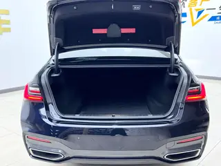 BMW 7 Series 2021 730Li M Sports suit interior photo 20 BMW 7 Series 2021 730Li M Sports suit interior photo 20