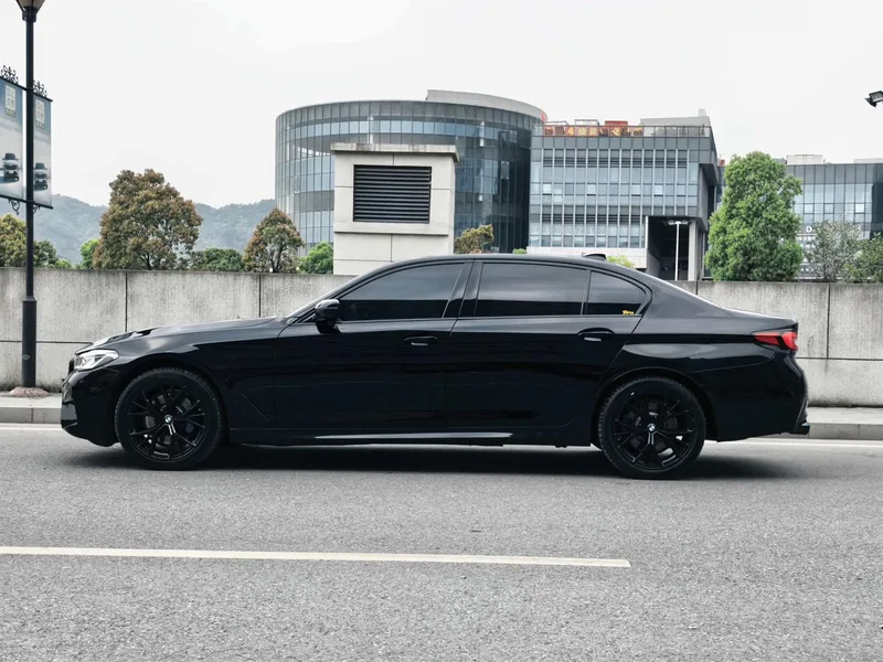 BMW 5 Series 2022 Restyling 530Li Premium Class M Sports suit exterior photo 7 BMW 5 Series 2022 Restyling 530Li Premium Class M Sports suit exterior photo 7
