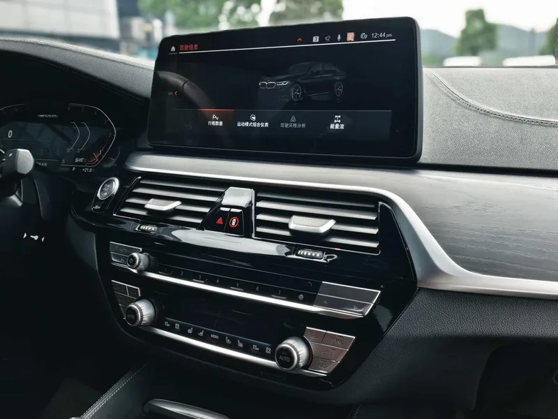 BMW 5 Series 2022 Restyling 530Li Premium Class M Sports suit interior photo 14 BMW 5 Series 2022 Restyling 530Li Premium Class M Sports suit interior photo 14