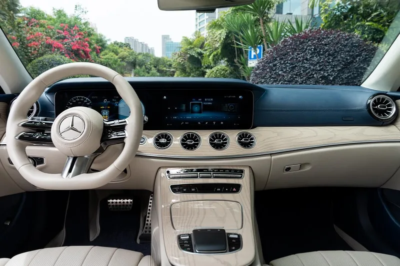 Mercedes-Benz E-Class (Imported) 2023 E 260 Coupé interior foto 9 Mercedes-Benz E-Class (Imported) 2023 E 260 Coupé interior foto 9