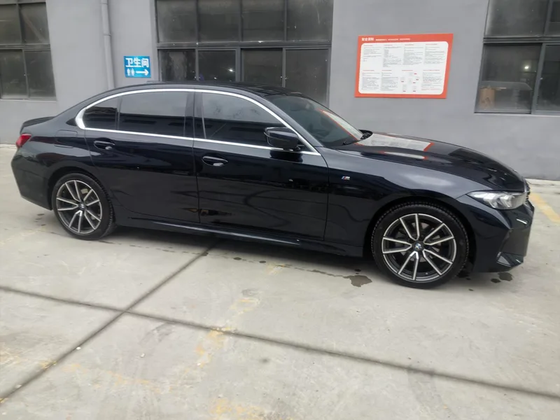 BMW 3 Series 2025 325Li M Sports suit interior photo 9 BMW 3 Series 2025 325Li M Sports suit interior photo 9