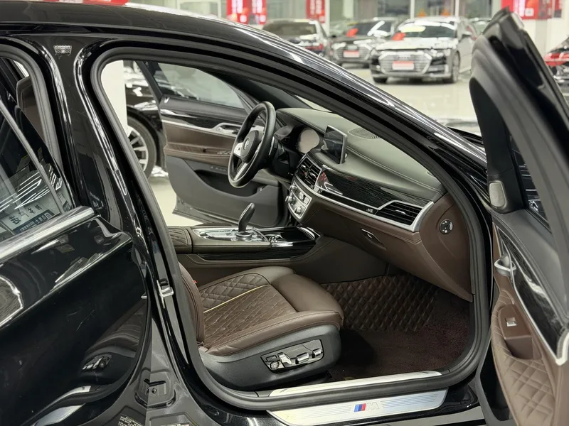 BMW 7 Series 2021 740Li Leading Type M Sports suit interior photo 13 BMW 7 Series 2021 740Li Leading Type M Sports suit interior photo 13