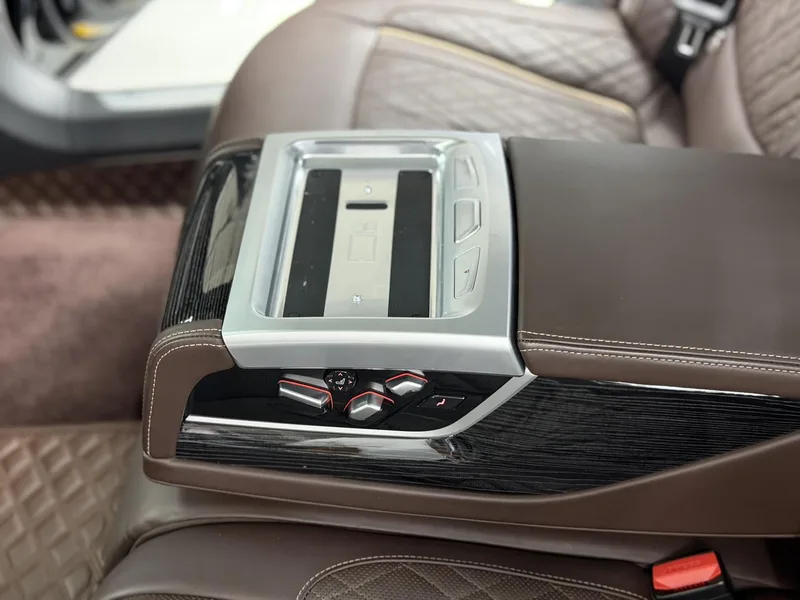 BMW 7 Series 2021 740Li Leading Type M Sports suit interior photo 14 BMW 7 Series 2021 740Li Leading Type M Sports suit interior photo 14