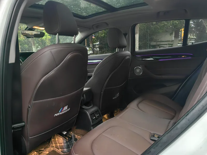 BMW X2 2023 sDrive25i M Sports Obsidian Night Edition interior photo 7 BMW X2 2023 sDrive25i M Sports Obsidian Night Edition interior photo 7
