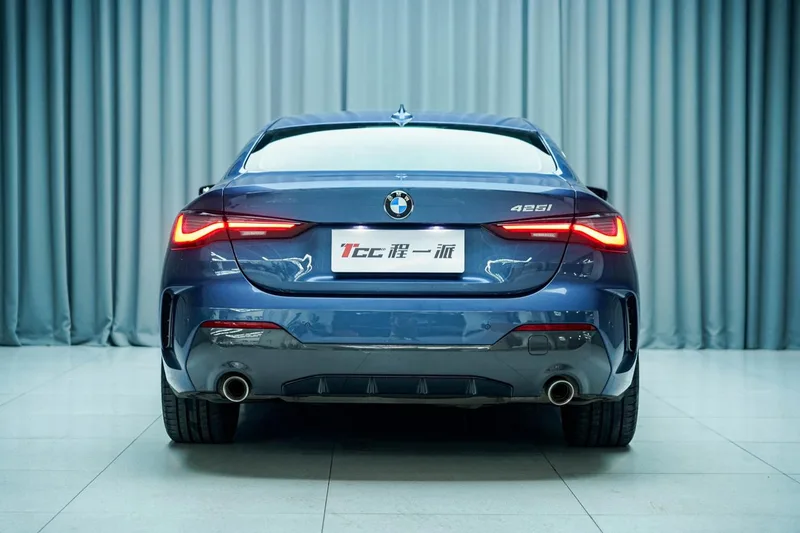 BMW 4 Series 2022 425i M Ensemble de sport intérieur photo 11 BMW 4 Series 2022 425i M Ensemble de sport intérieur photo 11