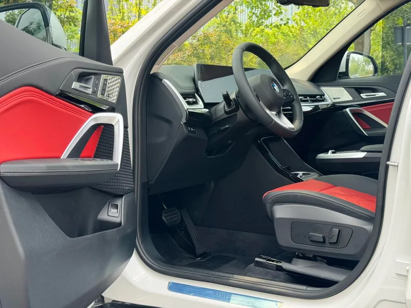 BMW X1 2023 xDrive25Li M Sports suit interior photo 8 BMW X1 2023 xDrive25Li M Sports suit interior photo 8