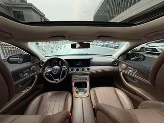 Mercedes-Benz E-Class 2022 E 300 L Estilo de moda Coche exterior foto 5 Mercedes-Benz E-Class 2022 E 300 L Estilo de moda Coche exterior foto 5