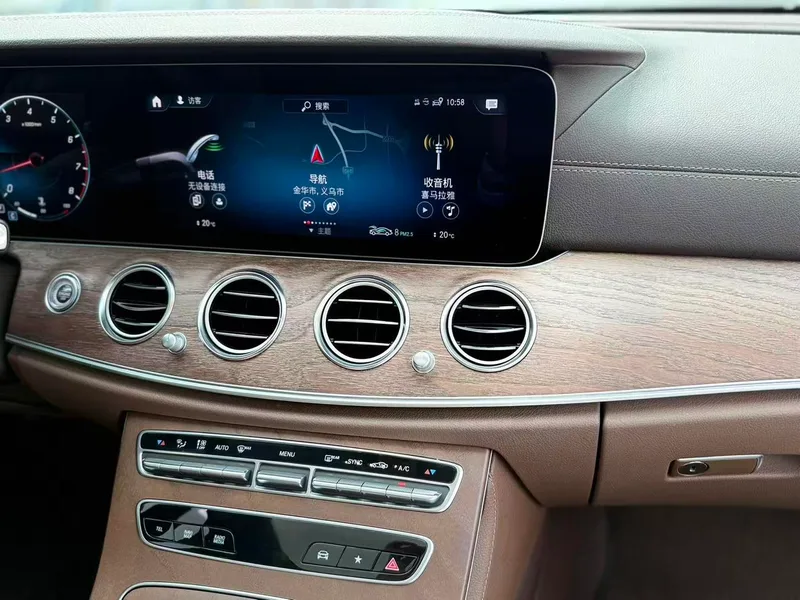 Mercedes-Benz E-Class 2022 E 300 L Estilo de moda Coche interior foto 10 Mercedes-Benz E-Class 2022 E 300 L Estilo de moda Coche interior foto 10