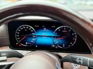 Mercedes-Benz E-Class 2022 E 300 L Estilo de moda Coche interior foto 13 Mercedes-Benz E-Class 2022 E 300 L Estilo de moda Coche interior foto 13