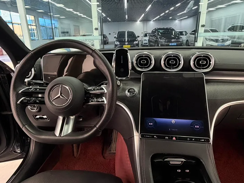 Mercedes-Benz C-Class 2024 Tres cambios C 260 L Versión deportiva interior foto 10 Mercedes-Benz C-Class 2024 Tres cambios C 260 L Versión deportiva interior foto 10