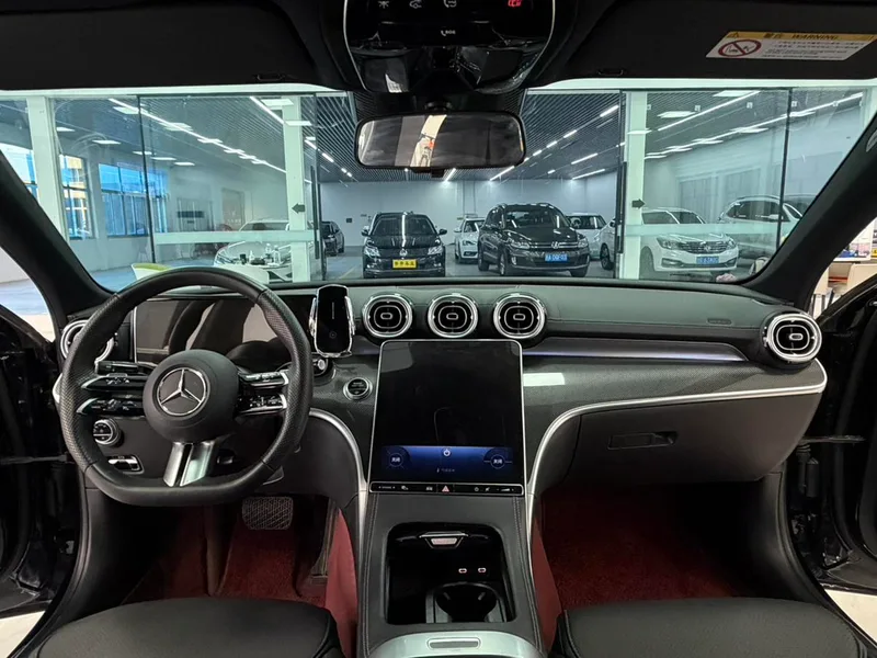 Mercedes-Benz C-Class 2024 Tres cambios C 260 L Versión deportiva interior foto 11 Mercedes-Benz C-Class 2024 Tres cambios C 260 L Versión deportiva interior foto 11