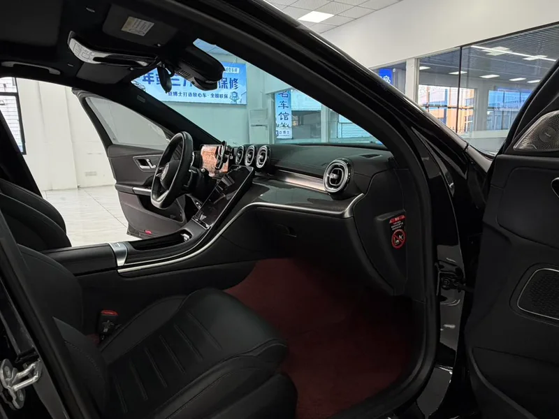 Mercedes-Benz C-Class 2024 Tres cambios C 260 L Versión deportiva interior foto 16 Mercedes-Benz C-Class 2024 Tres cambios C 260 L Versión deportiva interior foto 16