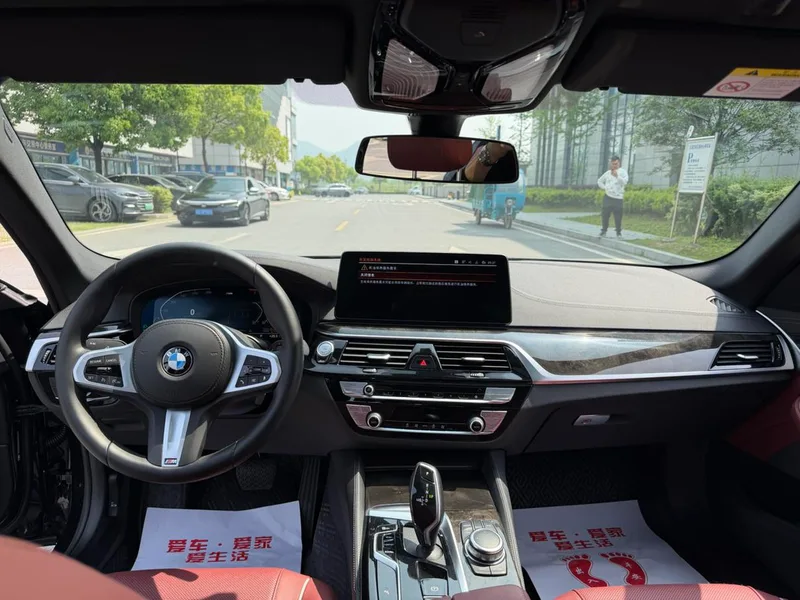 BMW 5 Series 2022 Restyling 525Li M Sports suit exterior photo 6 BMW 5 Series 2022 Restyling 525Li M Sports suit exterior photo 6