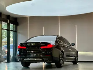 BMW 5 Series 2021 Reforma 525Li M Conjunto deportivo exterior foto 6 BMW 5 Series 2021 Reforma 525Li M Conjunto deportivo exterior foto 6