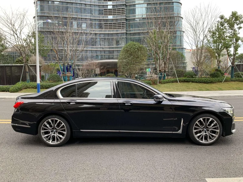 BMW 7 Series 2021 730Li Traje de lujo exterior foto 9 BMW 7 Series 2021 730Li Traje de lujo exterior foto 9