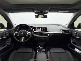 BMW 2 Series 2023 225i Four-door coupe M Sports suit interior photo 8 BMW 2 Series 2023 225i Four-door coupe M Sports suit interior photo 8