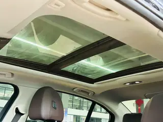 BMW 3 Series 2022 Restyling 325Li M Sports suit interior photo 17 BMW 3 Series 2022 Restyling 325Li M Sports suit interior photo 17