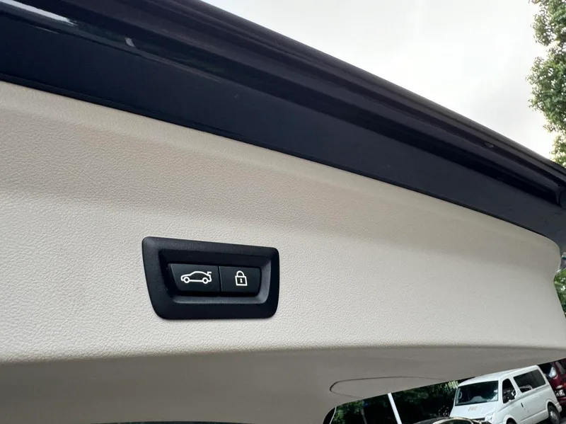 BMW X3 2022 xDrive25i M Sports suit interior photo 12 BMW X3 2022 xDrive25i M Sports suit interior photo 12