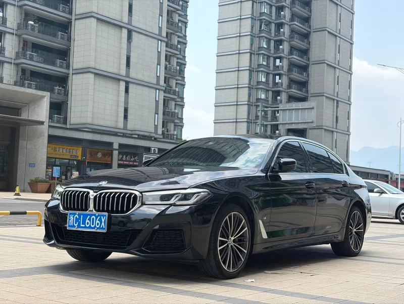BMW 5 Series 2023 Restyling 530Li Leading Type M Sports suit exterior photo 1 BMW 5 Series 2023 Restyling 530Li Leading Type M Sports suit exterior photo 1