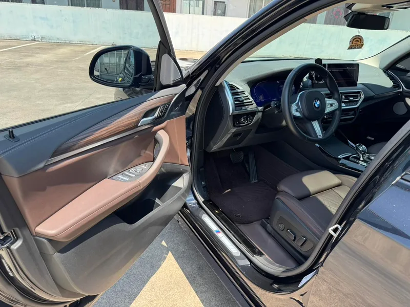 BMW X3 2023 xDrive30i Leading Type M Obsidian Night Suit interior photo 9 BMW X3 2023 xDrive30i Leading Type M Obsidian Night Suit interior photo 9