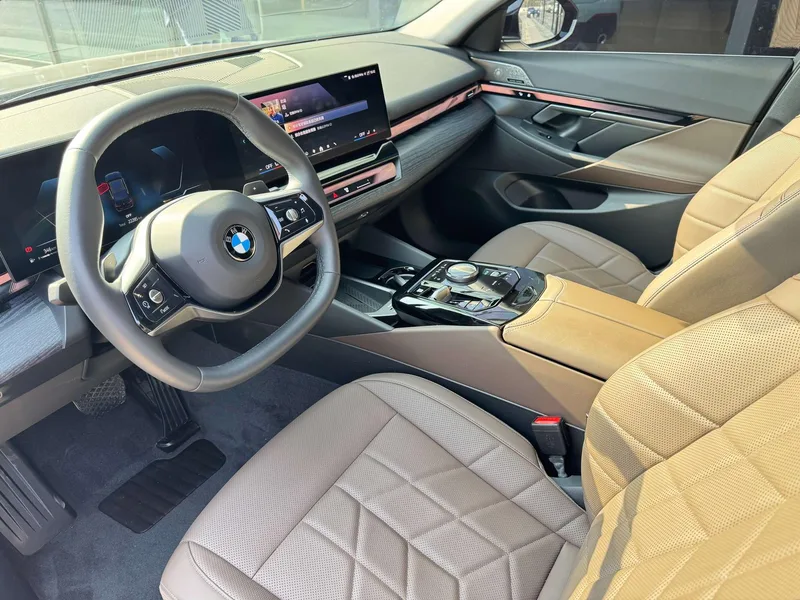 BMW 5 Series 2024 530Li Leading Type Luxury Set exterior photo 7 BMW 5 Series 2024 530Li Leading Type Luxury Set exterior photo 7