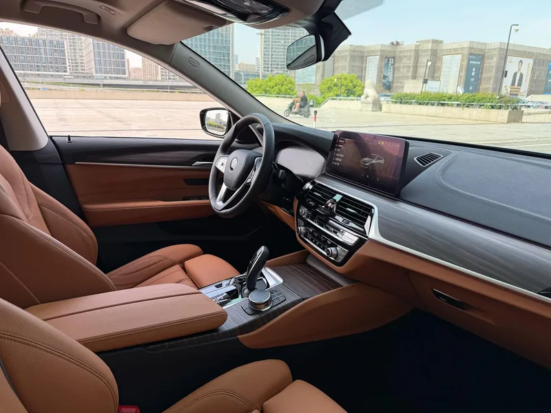 BMW 6 Series GT 2022 630i Luxury Design Set interior photo 6 BMW 6 Series GT 2022 630i Luxury Design Set interior photo 6