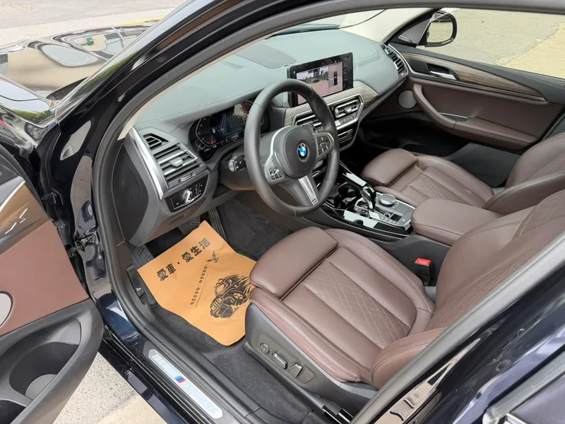 BMW X3 2023 xDrive30i Leading Type M Obsidian Night Suit interior photo 13 BMW X3 2023 xDrive30i Leading Type M Obsidian Night Suit interior photo 13